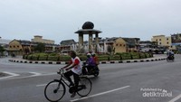 Tugu Batu Satam di Tanjung Pandan