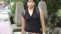 Foto dulu di depan resto ketika siang hari