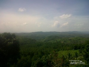 Beda! Mendaki Curug Pareang di Sukabumi