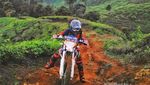 Beda! Offroad di Puncak Lewat Kebun Teh Indah