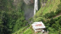 Ketinggiannya mencapai 120 meter