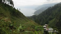 Terlihat juga indahnya Danau Toba