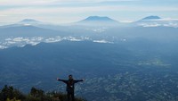 View yg dapat kita lihat: Gunung Marapi, Singgalang, Talang dan bukit barisan.