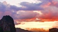 Suasan menjelang malam di kawasan karst Citatah