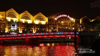 Restoran di sepanjang Riverside Point