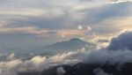 Begini Indahnya Mahakarya Tuhan di Puncak Bukit Sikunir