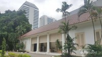 Bangunan depan Perpustakaan Nasioal RI yang juga pintu masuk menuju gedung utama.
