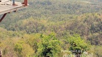 Bergaya sebelum terjun foto. Tenang, aman kok.