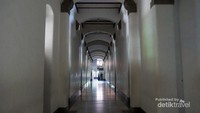 Lorong penghubung antar bangunan satu ke bangunan lainnya.