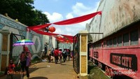 Dihiasi dengan lampion merah