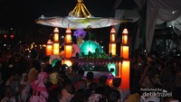 Kendaraan hias berupa payung masjid yang cantik