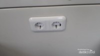 Ada colokan listrik biar bisa charging gadget