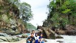 Begini Pesona Alami Pantai Batu dan Teluk Ijo Banyuwangi