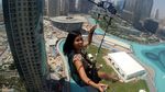 Begini Serunya Main Flying Fox di Antara Gedung Bertingkat Dubai