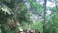 Bersama teman sekelompok