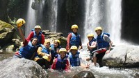 Ada air terjun indah di tengah perjalanan arum jeram