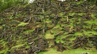 Tumpukan Batu megalit Gunung Padang