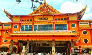 Begini Wujud Vihara Terbesar & Termegah di Medan