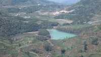 Telaga warna dan dataran tinggi dieng