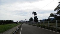 Jalan menuju ke gapura