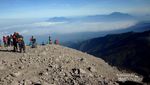 Belajar Arti Kebersamaan di Puncak Mahameru