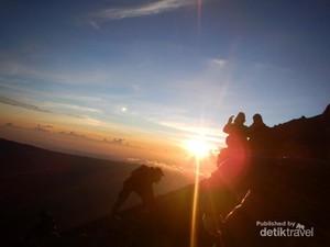Belajar Arti Kebersamaan di Puncak Mahameru