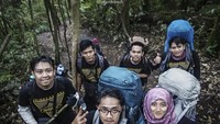 Bersama rombongan dari awal pendakian