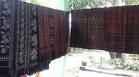Hasil karya Mama Matilda, kain ikat