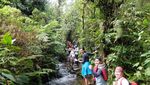 Belajar Naik Gunung di Kawah Ratu