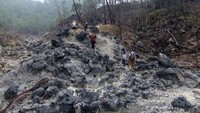 Memasuki kawasan kawah