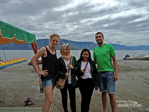 Belajar Sekaligus Liburan di Danau Toba yang Indah