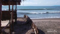 Saung di Pantai Jambu/Cijambu