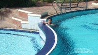Kolam renang hotel di Pantai Anyer
