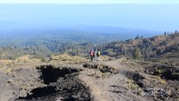 Pemandangan indah sepanjang jalur pendakian