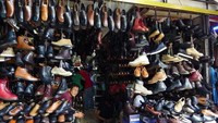 Penjual sepatu pria di Pasar Taman Puring (Sastri - detikTravel)