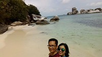 Pemandangan pantai Pulau Kelayang