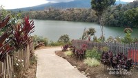Pemandangan Danau Pauh