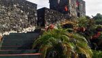 Benteng di Atas Bukit Ini Punya Pemandangan Cantik