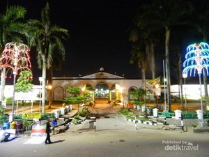 Benteng di Palembang Ini Cantik Ketika Malam