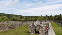 Bagian dalam benteng utama, dengan stupa beratap kubah