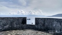 View pemandangan dari belakang bagian belakang benteng Tolluko