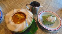 Gangan Kelapa muda dan nasi bungkus daun simpor