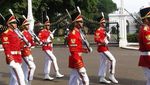 Berakhir Pekan di Jakarta, Asyiknya Nonton Pergantian Paspampres