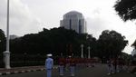 Berakhir Pekan di Jakarta, Asyiknya Nonton Pergantian Paspampres
