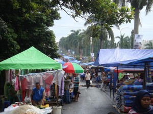 Berakhir Pekan Sambil Belanja di Pasar Kaget Cibinong