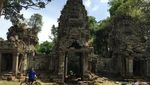 Beramal dengan Wisata Sepeda di Kawasan Angkor Wat, Kamboja