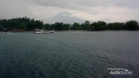 view Pulau Jawa dengan dua puncak gunung