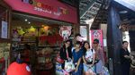 Berani Icip Kalajengking di Pattaya Floating Market?