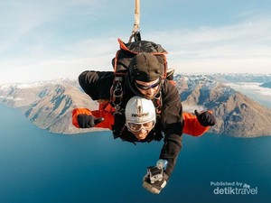 Berani Terjun Bebas dari 15.000 Kaki di Queenstown?