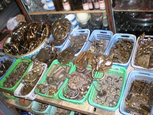 Berburu Barang Antik dan Bersejarah di Pasar Triwindu, Solo